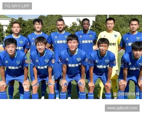 成都篮球队在邀请赛中以73分稳居积分榜首位的精彩表现